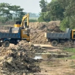 অবৈধভাবে সরকারি খাস জমি দখল ও মাটি কেটে ক্ষতিসাধনের অপরাধে ১ ব্যক্তিকে ৬ মাসের কারাদণ্ড